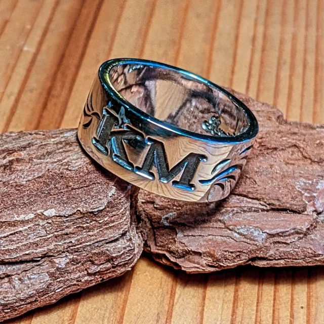 唐草彫りツイストバングル シルバー 4mm角 名入れ無料 | Alsomitra